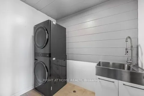 53 DECAROLIS Cres, Essa, ON L3W 0B2