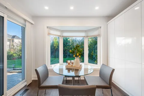 97 Golf Links Dr, Aurora, ON L4G 3V4