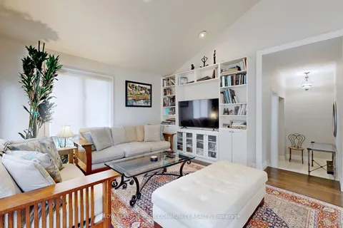 22 Helen Ave, Vaughan, ON L4J 1J7