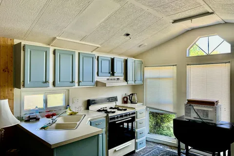 285 Crydermans Sdrd, Georgina, ON L0E 1A0