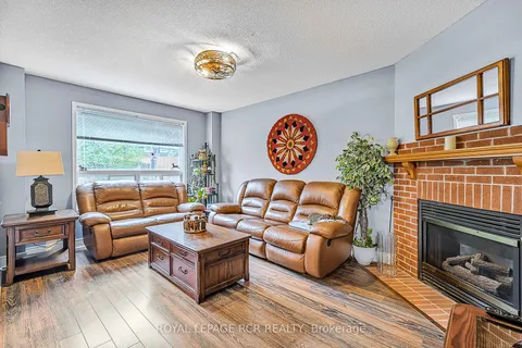 31 Cady Crt, Aurora, ON L4G 6S1