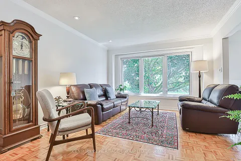 36 Hillview Dr, Newmarket, ON L3Y 4H9