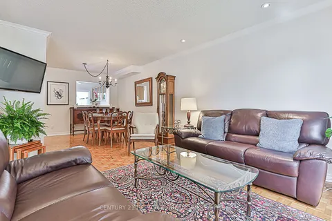 36 Hillview Dr, Newmarket, ON L3Y 4H9