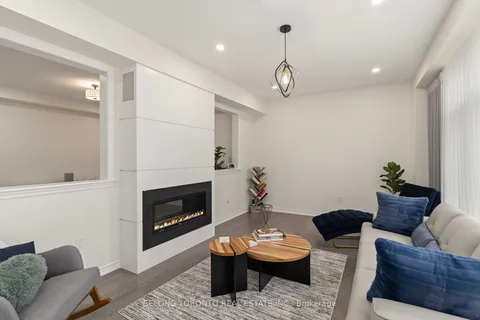 182 SILK TWIST Dr, East Gwillimbury, ON L9N 0V6