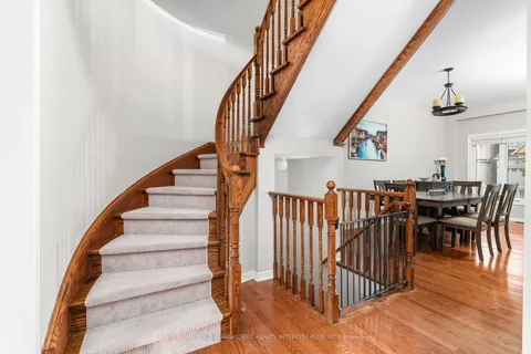 19 Vandervoort Dr, Richmond Hill, ON L4E 0C6