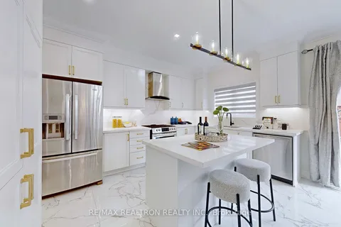 25 Serano Cres, Richmond Hill, ON L4E 0R8