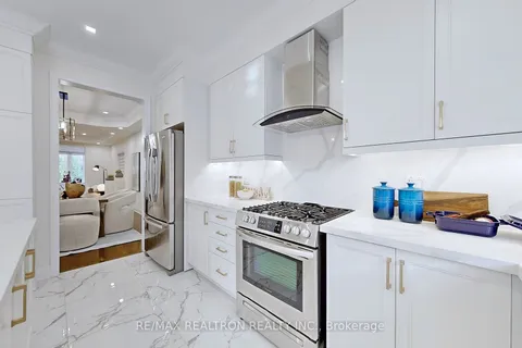 25 Serano Cres, Richmond Hill, ON L4E 0R8