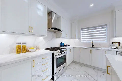 25 Serano Cres, Richmond Hill, ON L4E 0R8