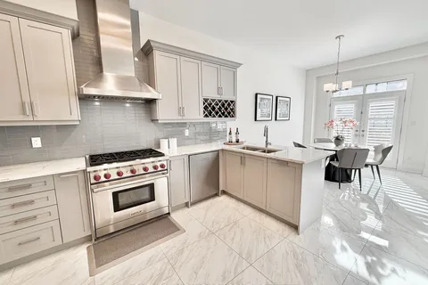 19 PROTOSTAR Ave, Richmond Hill, ON L4C 4Z2