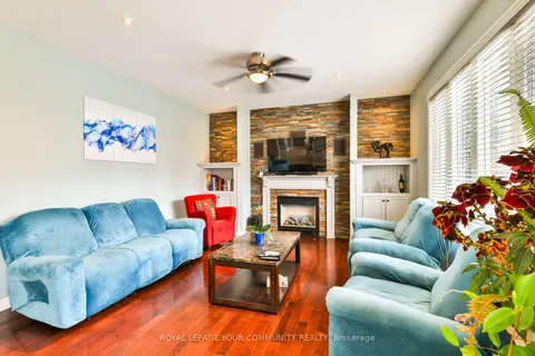 25 Cliff Gunn Rd, Newmarket, ON L3X 3J8