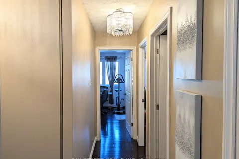 912 Janette St, Newmarket, ON L3Y 5K2