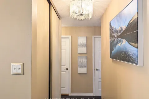 912 Janette St, Newmarket, ON L3Y 5K2