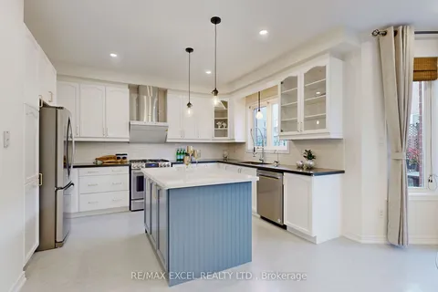 12 Thornwood Chase Rd, Markham, ON L6E 1Y1