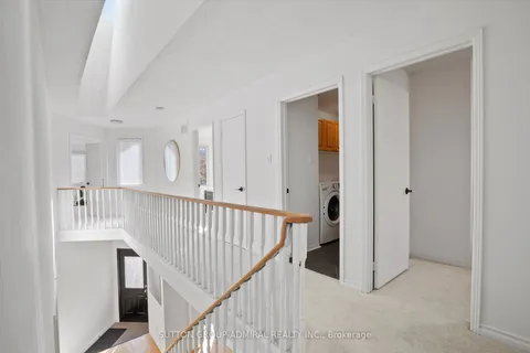 137 Glen Cres, Vaughan, ON L4J 4W4