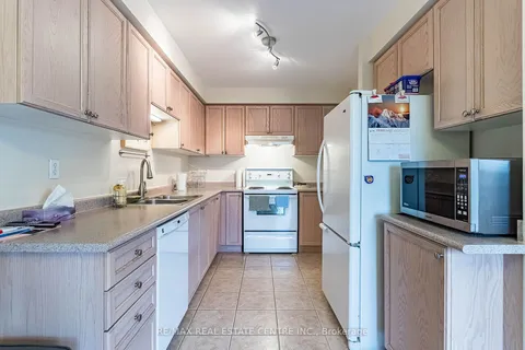 129 Hartford Cres, Newmarket, ON L3X 2Z4