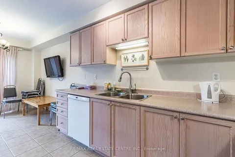 129 Hartford Cres, Newmarket, ON L3X 2Z4