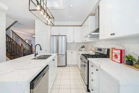 101 Algoma Dr, Vaughan, ON L4H 4H5