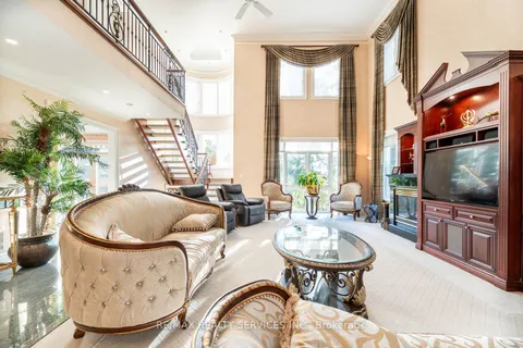 90 Humberview Dr, Vaughan, ON L4H 1B5