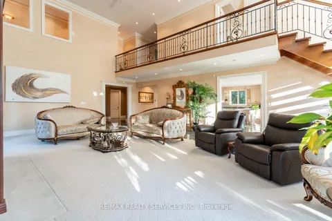 90 Humberview Dr, Vaughan, ON L4H 1B5