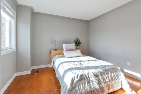 438 Old Colony Rd, Richmond Hill, ON L4E 5A5