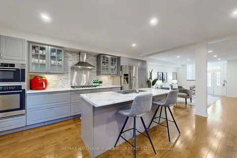 329 Warner Cres, Newmarket, ON L3X 2G7