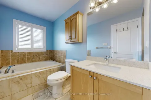96 Four Seasons Cres, Newmarket, ON L9N 0C4