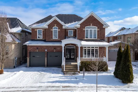 35 Morland Crescent, Aurora, ON L4G 7Z2