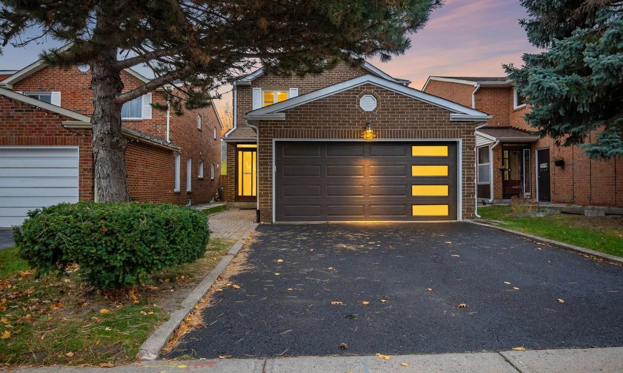 233 Mullen Dr, Vaughan, ON L4J 2V8