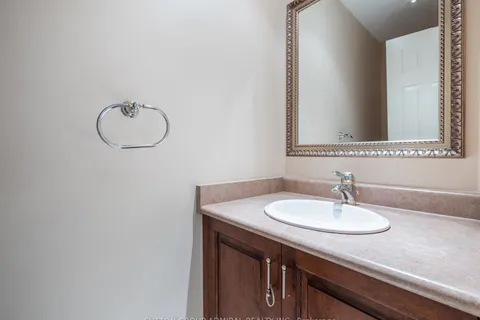 233 Mullen Dr, Vaughan, ON L4J 2V8