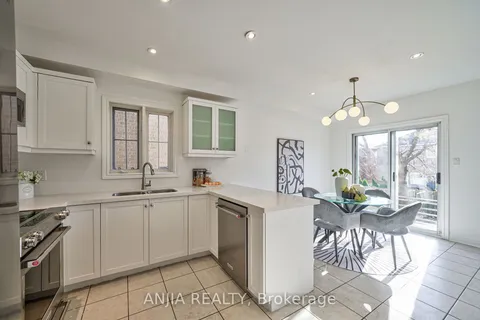 43 Buckhorn Ave, Richmond Hill, ON L4C 0E5