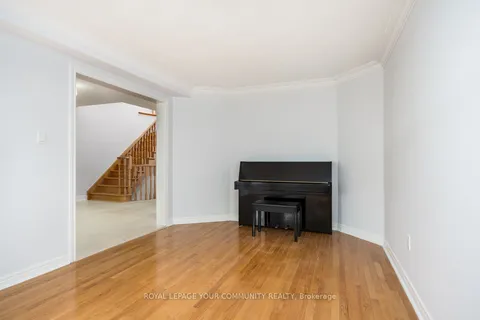 3 Creekview Avenue, Richmond Hill, ON L4C 9X1