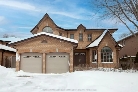 3 Creekview Avenue, Richmond Hill, ON L4C 9X1