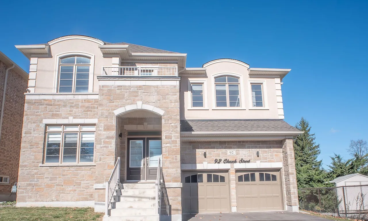 92 Church St, Georgina, ON L4P 1J5