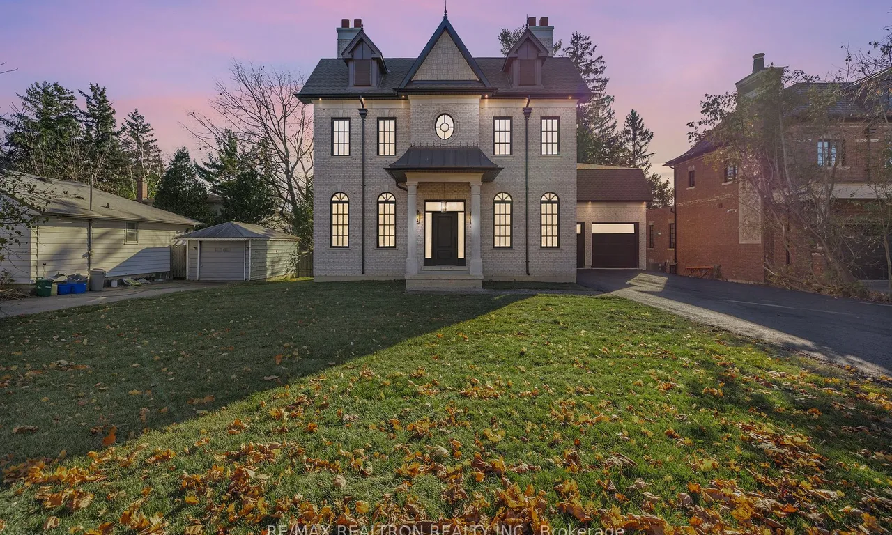 184 Richmond St, Richmond Hill, ON L4C 3Y8