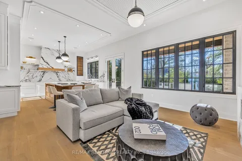 184 Richmond St, Richmond Hill, ON L4C 3Y8