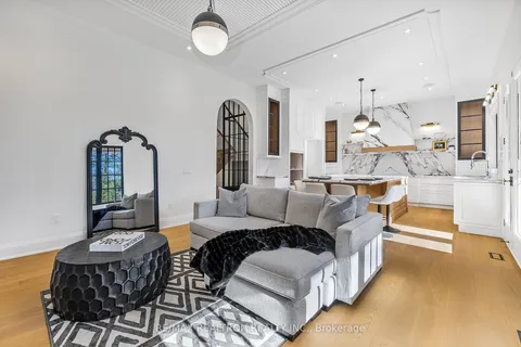 184 Richmond St, Richmond Hill, ON L4C 3Y8