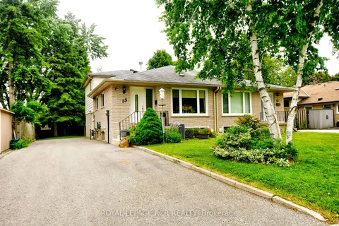 13 McDonald Dr, Aurora, ON L4G 2T4