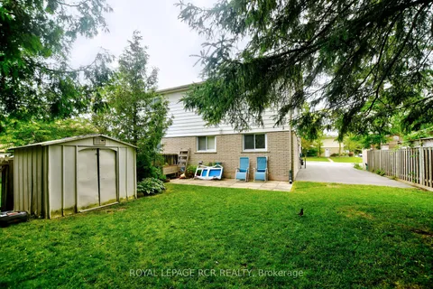 13 McDonald Dr, Aurora, ON L4G 2T4