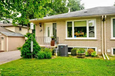 13 McDonald Dr, Aurora, ON L4G 2T4