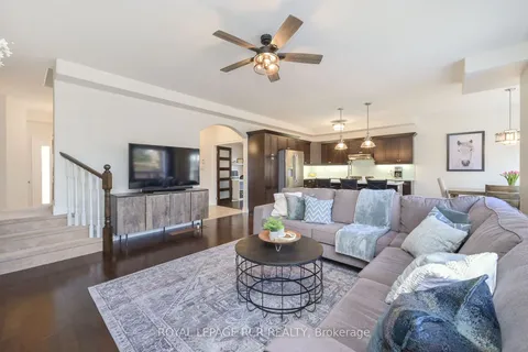 10 Irwin Cres, New Tecumseth, ON L9R 0G7