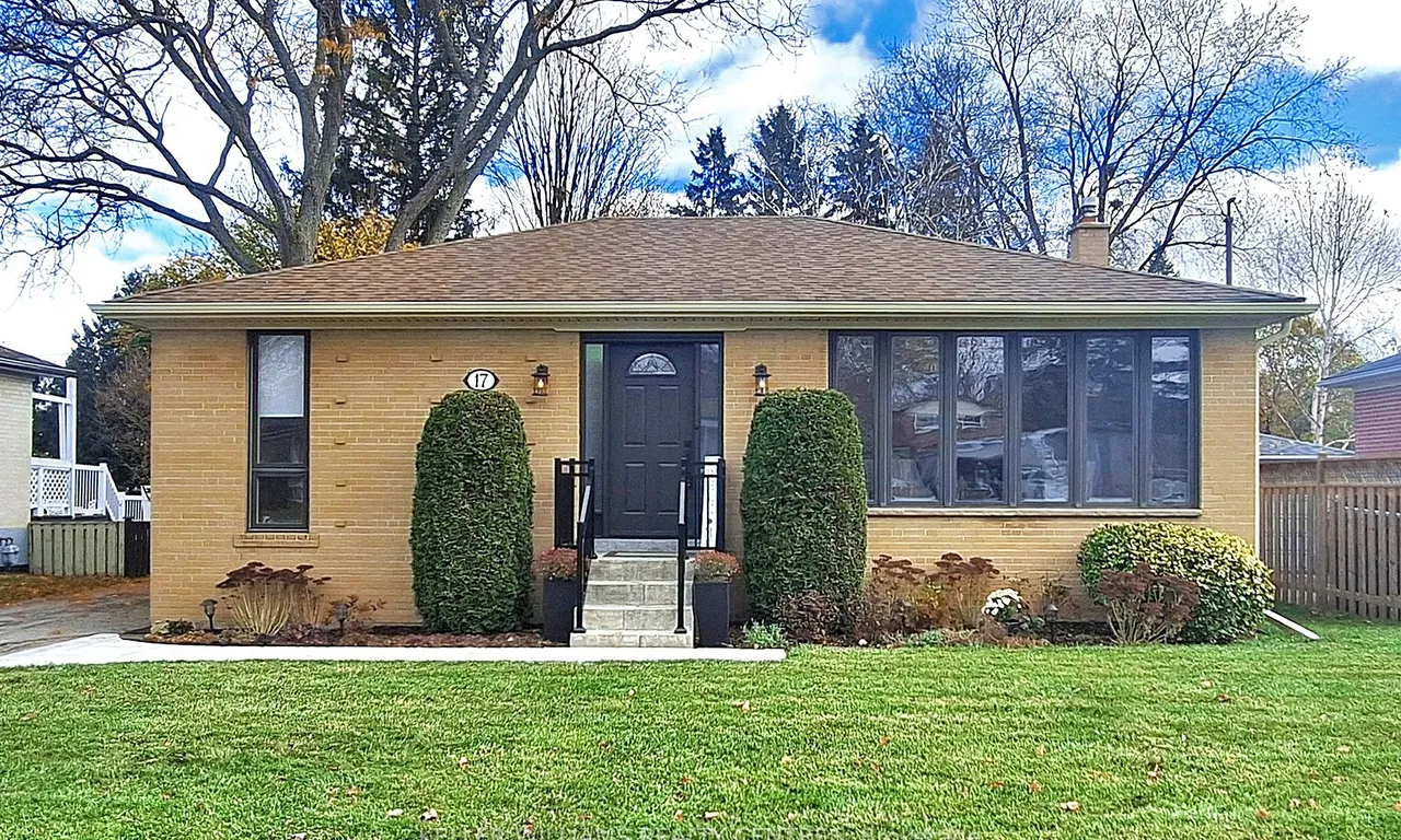 17 Patrick Dr, Aurora, ON L4G 2A6