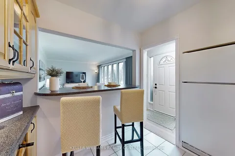 17 Patrick Dr, Aurora, ON L4G 2A6