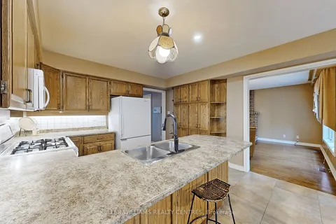 31 Royal Crt, Bradford West Gwillimbury, ON L3Z 2P5