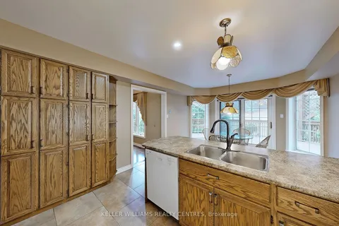 31 Royal Crt, Bradford West Gwillimbury, ON L3Z 2P5