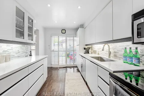 5 Mabley Cres, Vaughan, ON L4J 2Z7