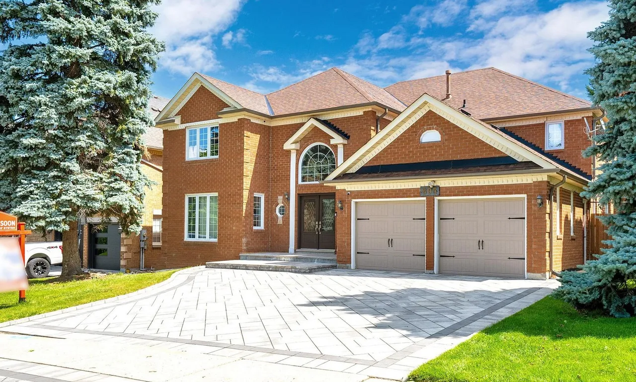 805 Lockwood Circ, Newmarket, ON L3X 1K8