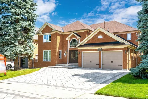 805 Lockwood Circ, Newmarket, ON L3X 1K8