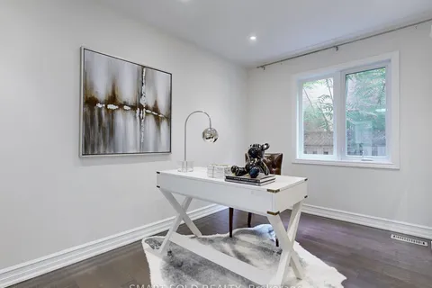 805 Lockwood Circ, Newmarket, ON L3X 1K8