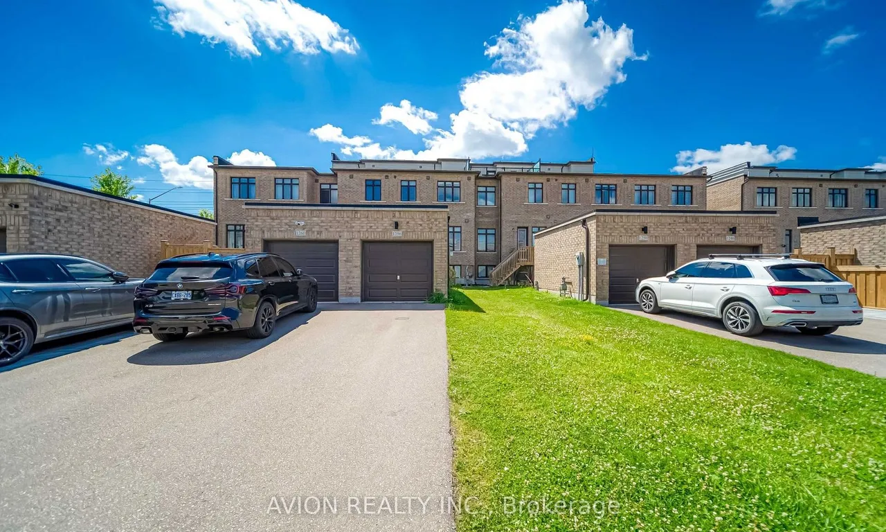 1256 Wellington St, Aurora, ON L4G 2C9