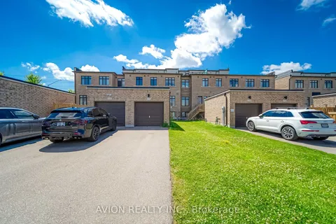 1256 Wellington St, Aurora, ON L4G 2C9